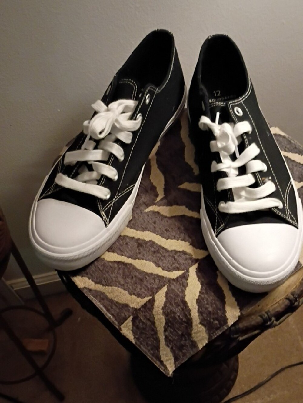 No Boundaries Black and White Men Low-Top Sneakers Size 12